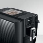 Jura E4 Piano Black Seitenansicht mit Bedienung und Bohnenfach – bei Caffista Sindelfingen