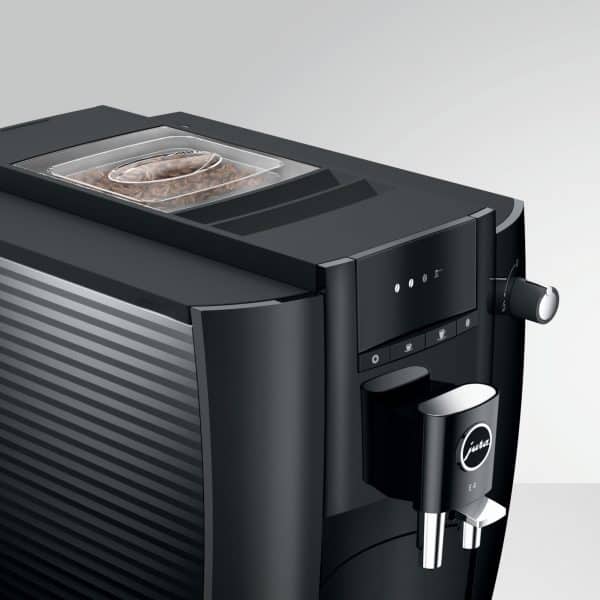Jura E4 Piano Black Seitenansicht mit Bedienung und Bohnenfach – bei Caffista Sindelfingen