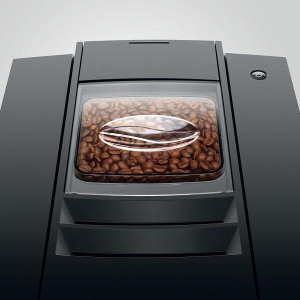 Jura E6 Piano Black Bohnenbehälter mit frischen Bohnen – bei Caffista