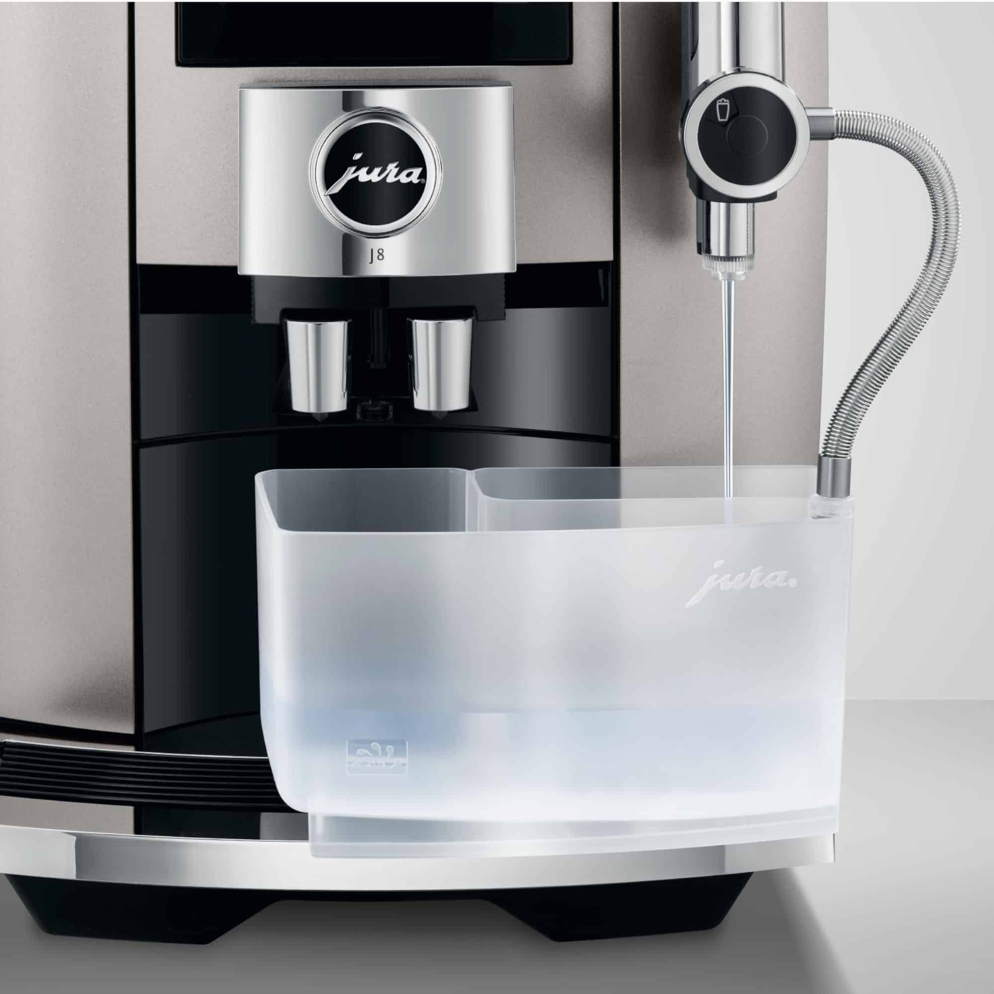 Milchsystem mit Milchreinigungsbehälter an der Jura J8 Midnight Silver