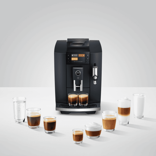 JURA E8 Cosmic Black ED mit Tassen und Glas