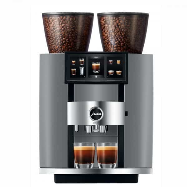 Espresso aus der GIGA W10 mit angeschlossenem Milchsystem