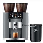 Latte Macchiato in Glas aus der JURA GIGA W10 in Frontansicht