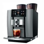 JURA GIGA W10 bereitet Cold Brew in einem Glas zu
