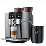 JURA GIGA W10 mit Milchsystem-Zubehör und Latte Macchiato