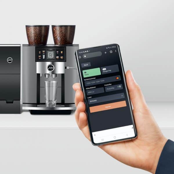 JURA GIGA W10 wird über die App auf dem Smartphone bedient