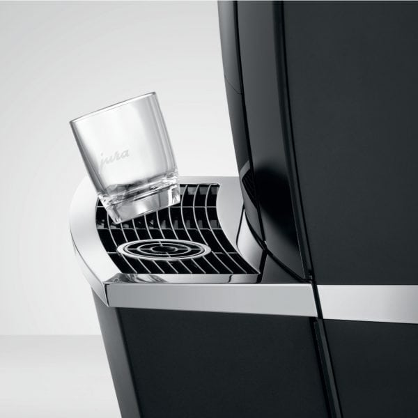 J.O.E. App auf Smartphone zeigt Bedienoberfläche der JURA GIGA X8