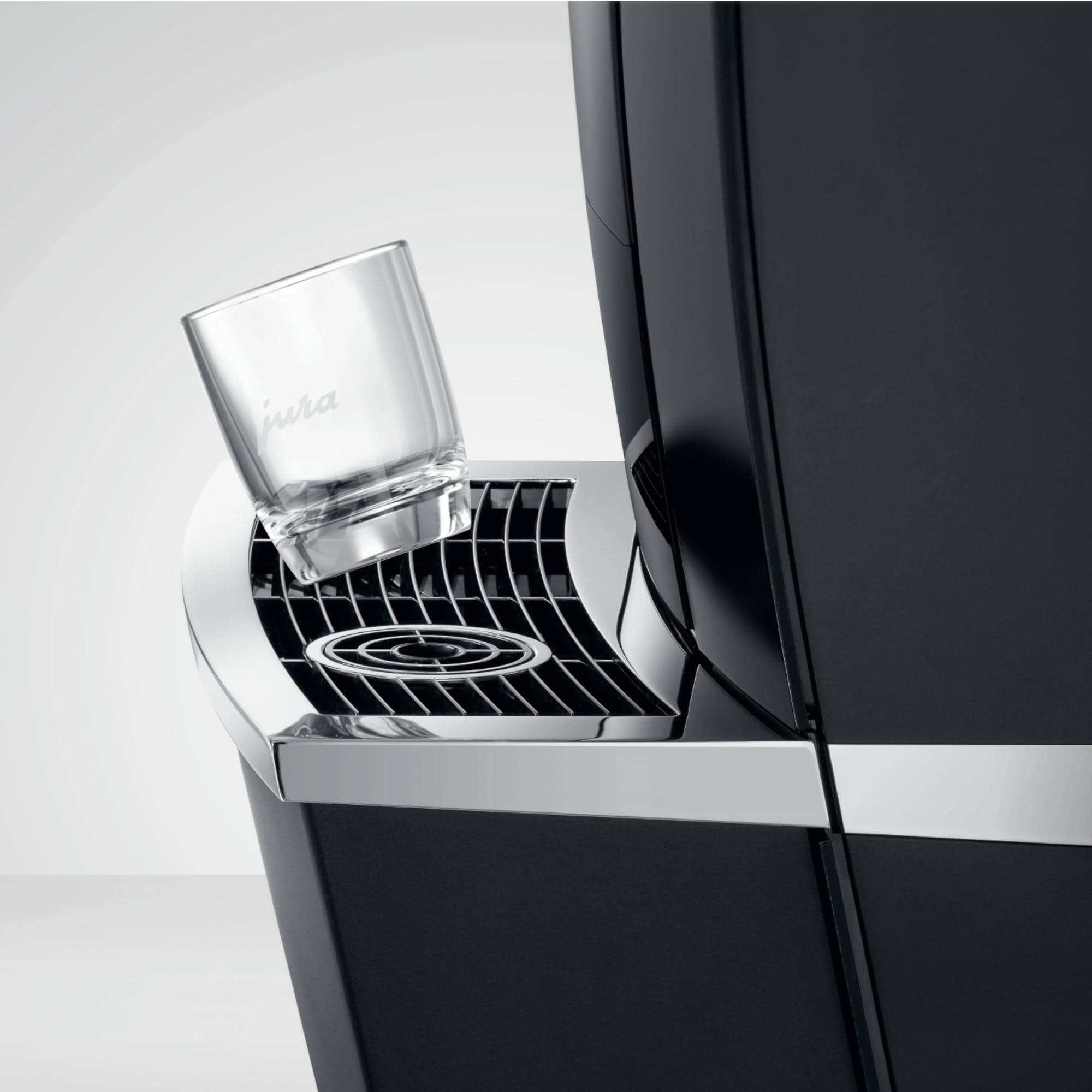 J.O.E. App auf Smartphone zeigt Bedienoberfläche der JURA GIGA X8