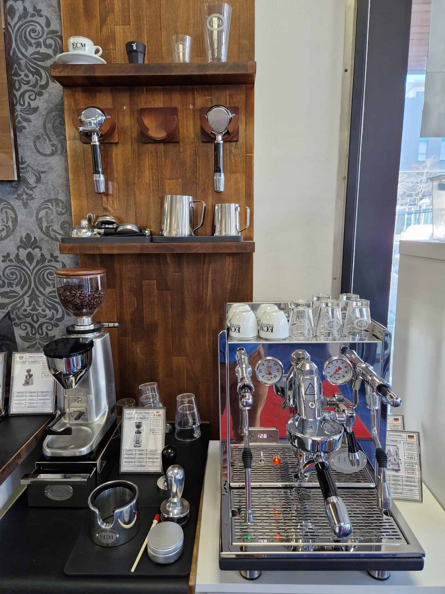 Eine ECM Synchronika II (2) als Vorführgerät im Ladengeschäft von Caffista zum anfassen und ausprobieren für die Kunden