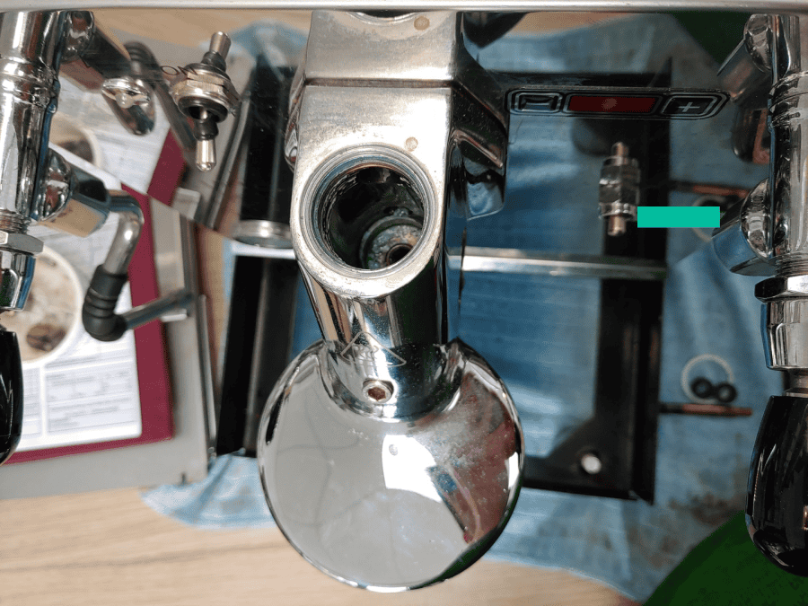Reinigung des Brühgruppenzylinders / der Brühglocke