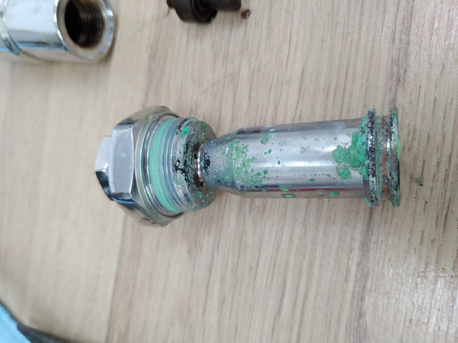 Ausgebaute Brühglocke an einer Bezzera Reparatur Stuttgart