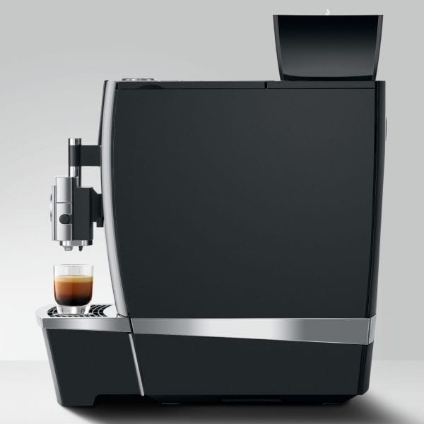 Seitliche Gesamtansicht der JURA GIGA X3c mit Anschlussmodul