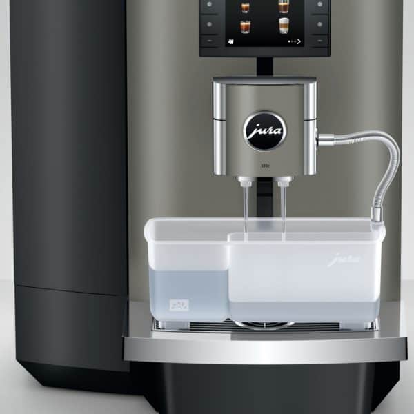 Automatische Milchsystem-Reinigung der JURA GIGA X10c mit Reinigungsbehältern