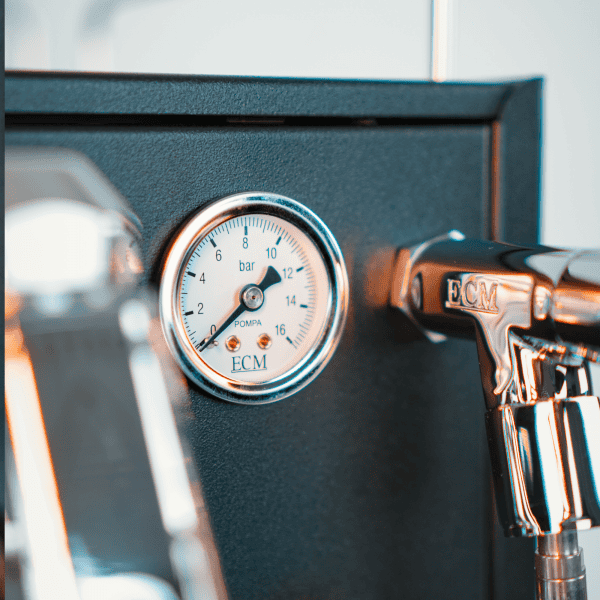 ECM Mechanika Max Black Manometer Detailaufnahme