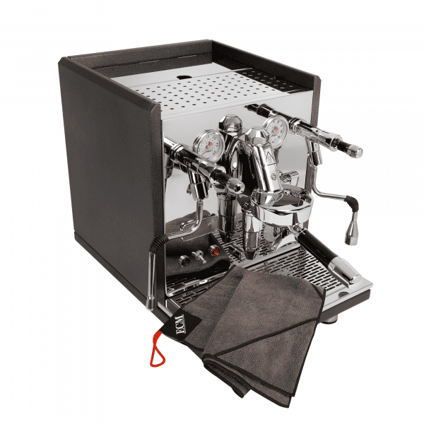 ECM Barista Tuch 3-in-1 im Einsatz an Espressomaschine