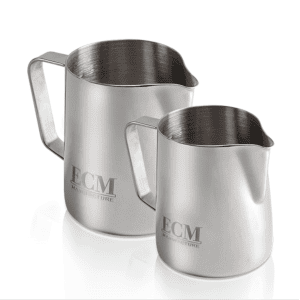 ECM Milchkännchen 600 ml aus Edelstahl mit Messskala und Ausgießtülle – Barista Pitcher für Latte Art