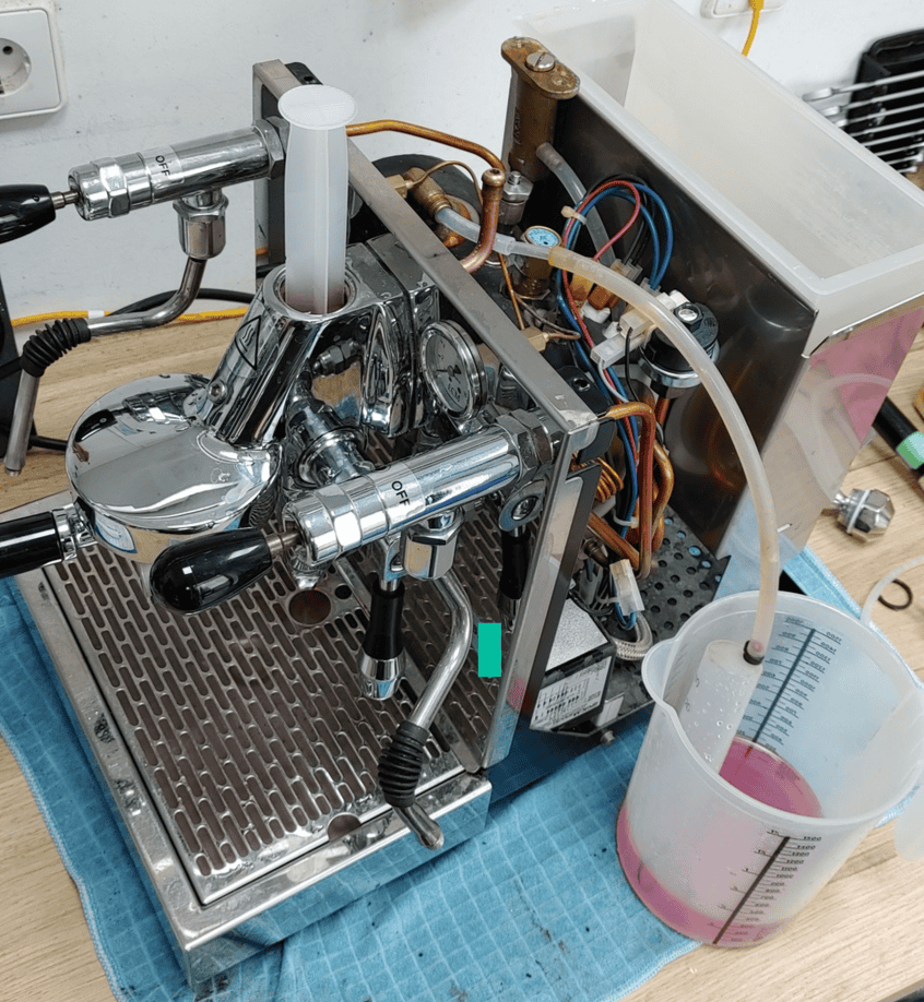 Die Lösung für das Temperaturproblem liegt in der selbstgebauten Spülvorrichtung