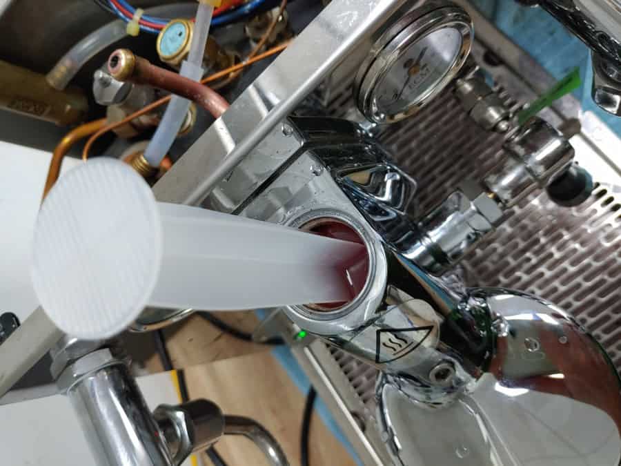 Spülung des Thermosyphons und Entkalkung des Siebträgers