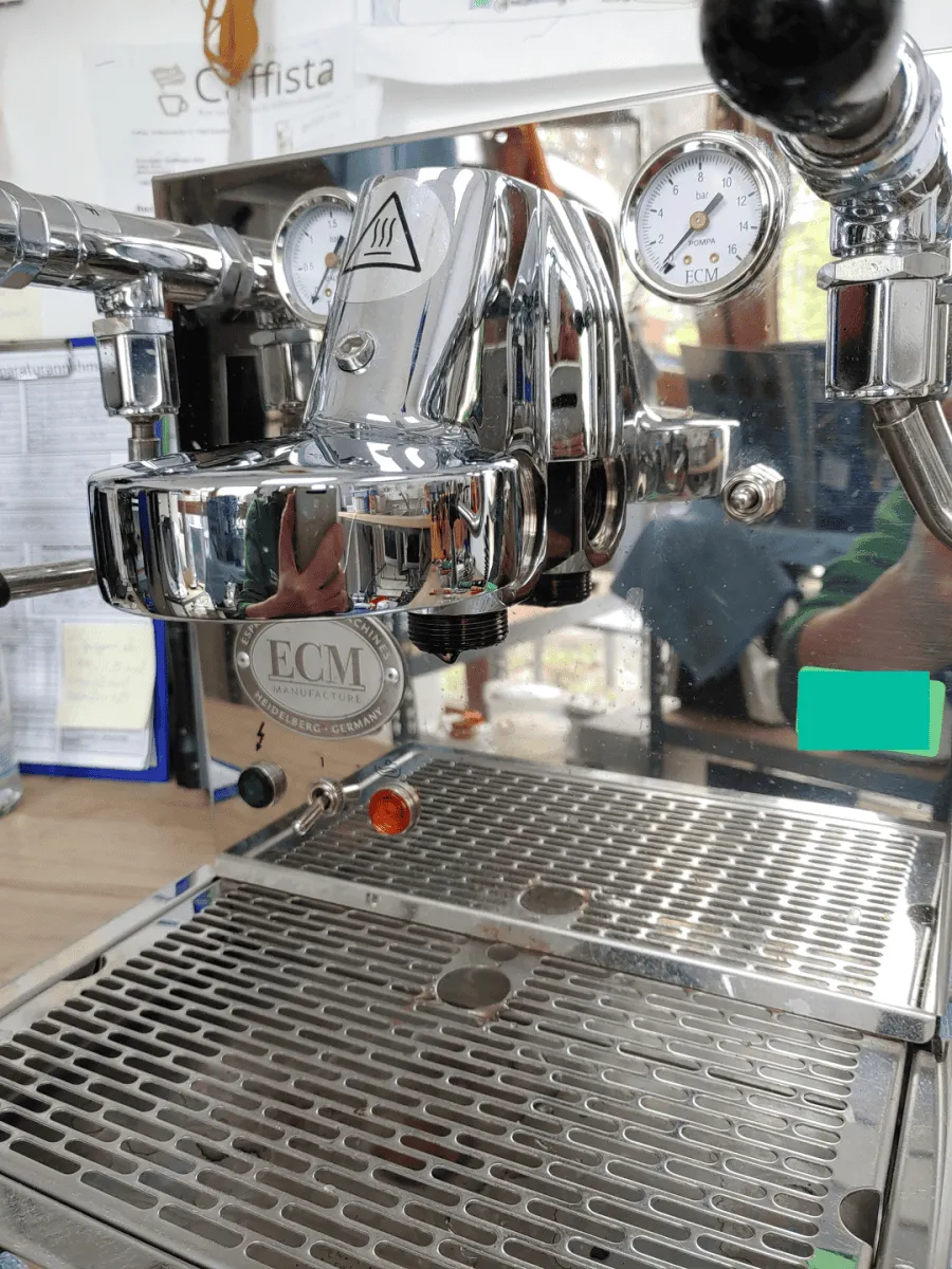 E61 Brühgruppe mit abgebauten Anbauteilen zur Eingrenzung der zu niedrigen Kaffeetemperatur