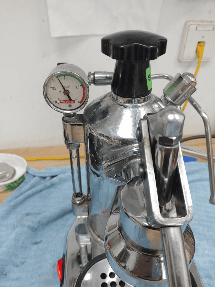 LaPavoni Handhebel Reparatur - Siebträger heizt nicht auf und baut keinen Druck auf 10 Nach der erfolgreichen Reparatur sind alle Werte wieder im grünen Bereich, der Siebträger heiß, die Drücke ok, die Brühgruppe dicht und der Kunde glücklich