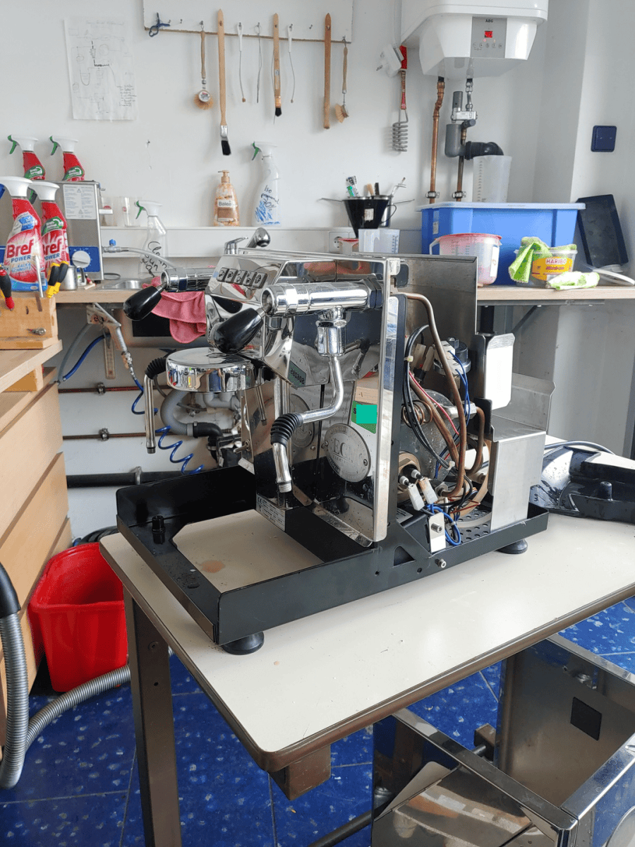 Durch den Kurzschluss der Heizung ist die Elektronik beschädigt worden