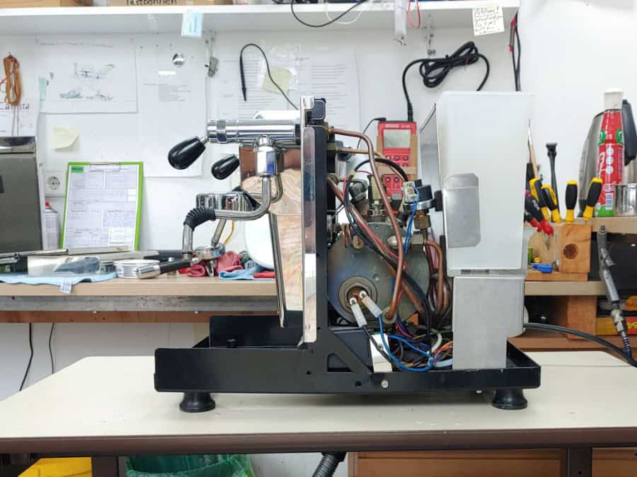 Die Sicherung fliegt raus beim Versuch zu heizen - Siebträgermaschine Reparatur