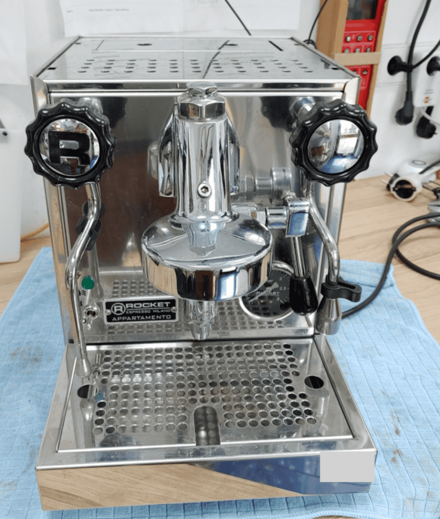 Die Siebträgermaschine, an der der Rocket Service durchgeführt wird.