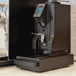 EUREKA Mignon auf Knock Box Drawer Schwarz mit Bohnenbehälter