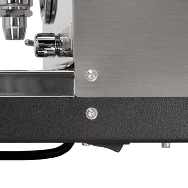 Unterseite der Profitec PRO 400 mit Temperaturumschalter