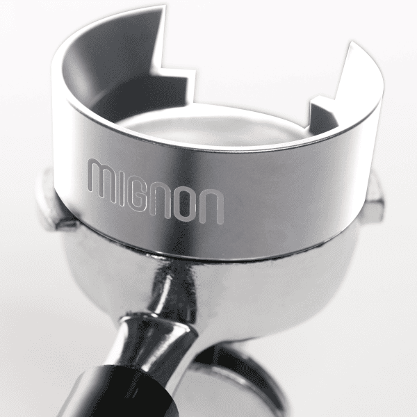 Eureka Mignon Dosing Funnel montiert auf Siebträger – Espressozubereitung ohne Kaffeeverlust