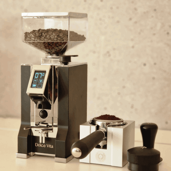 Eureka Mignon Dolce Vita Mattblack mit Barista Zubehör – Tamper und Sudschublade