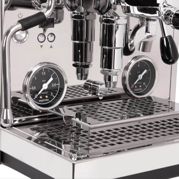 Rotes Manometer der Profitec DRIVE Brühgruppe