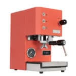 Profitec GO Red Espressomaschine schräg von vorne mit Siebträger