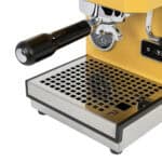 Brühgruppe der Profitec GO Yellow Gelb mit eingesetztem Siebträger