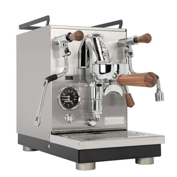 Profitec Pro 400 Jump Exclusive Line – Siebträgermaschine Edelstahl mit Nussbaumgriffen schräg von vorn