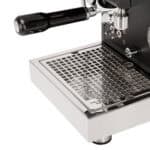 Profitec Pro 300 Siebträger Detailaufnahme mit Edelstahl Abtropfgitter