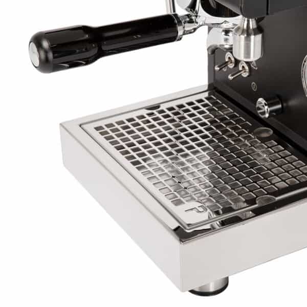 Profitec Pro 300 Siebträger Detailaufnahme mit Edelstahl Abtropfgitter