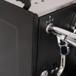 Seitenansicht Profitec RIDE Full Black mit Dampfrohr