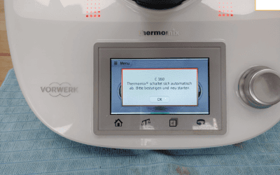 Der TM5 zeigt die Fehlermeldung C144 oder C160 – meist bei Kochen mit Varoma – Deckel prüfen