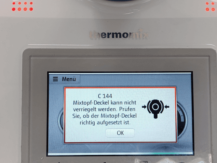 Reparatur der Fehler C160 und C144 am Thermomix TM5 - Deckel kann nicht verriegelt werden und Deckel prüfen oft bei kochen mit Varoma Bild 2 Die Anzeige des Fehlers C144 und C160 kommen oft zusammen vor