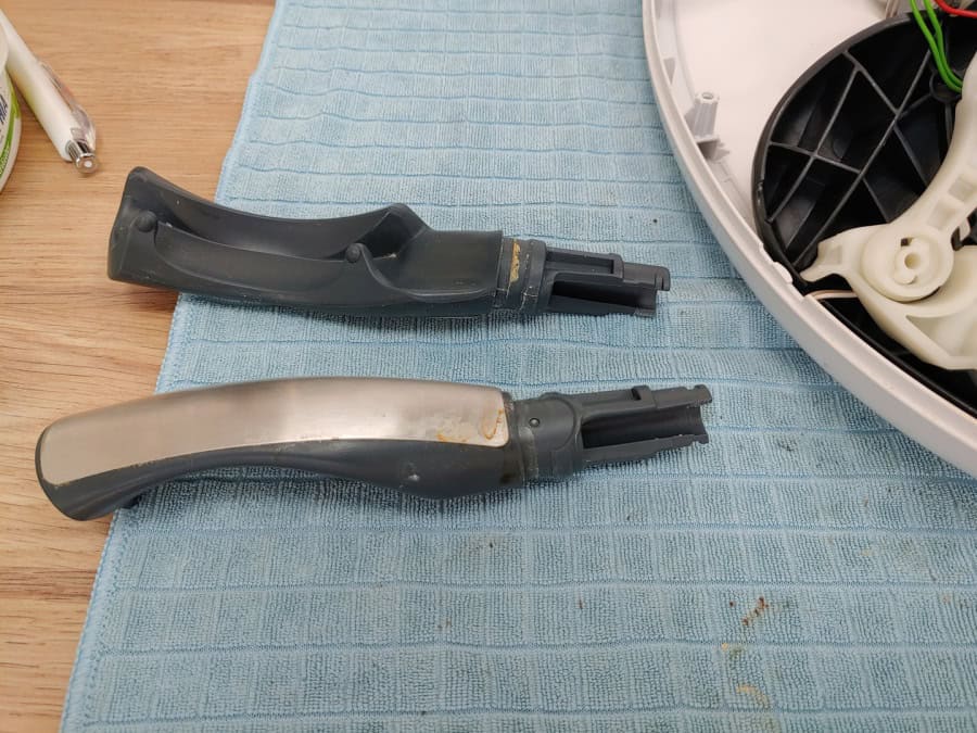 Reparatur der Fehler C160 und C144 am Thermomix TM5 - Deckel kann nicht verriegelt werden und Deckel prüfen oft bei kochen mit Varoma Bild 6 Die Verriegelungsarme können wir bei zu großem Verschleiß aufarbeiten / reparieren