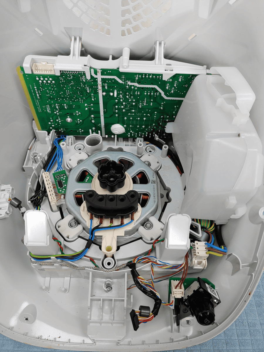 Wenn alle defekten Teile repariert wurden, müssen alle Teile wieder in den TM5 eingebaut werden