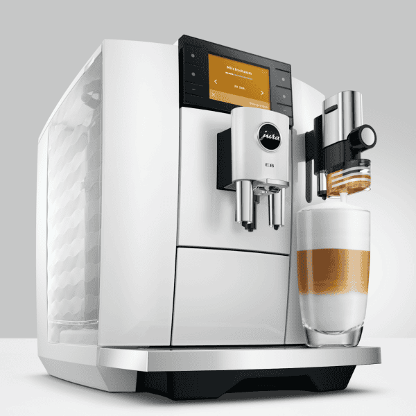 JURA E8 Piano White ED Espresso und Milchgetränk