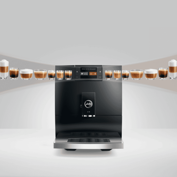 Frontansicht der JURA C9 Piano Black (EA) mit Espresso-Tassen auf der Tassenplattform