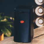 NIVONA Milchkühler NICO 100 auf Holztisch im Ambiente