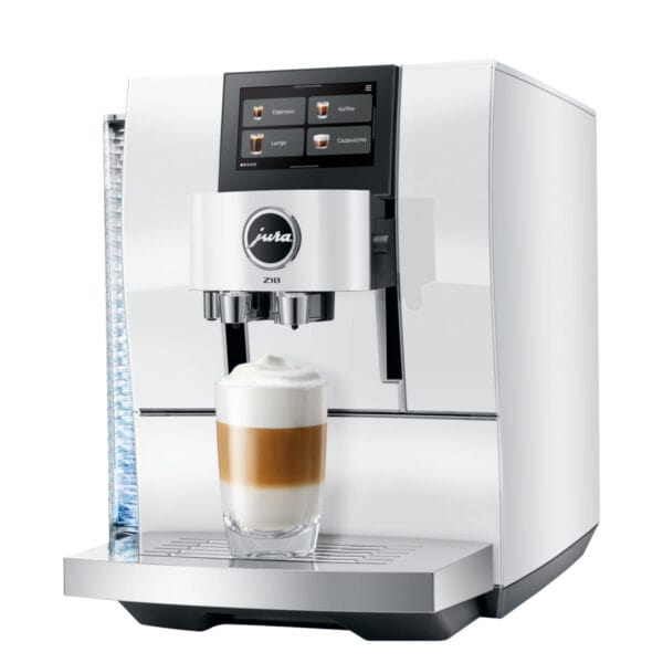 JURA Z10 EB Diamond White Kaffeevollautomat frontal mit einem frisch zubereiteten Latte Macchiato.
