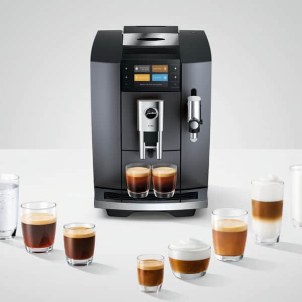 3,5-Zoll-Farbdisplay der JURA E10 mit den vier Genusswelten Hot Brew, Cold Brew, Light Brew und Sweet Foam