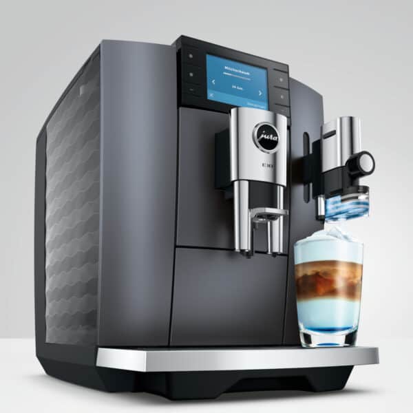 Sweet Foam Latte aus der JURA E10 (EA), Aufnahme aus der Perspektive von unten links