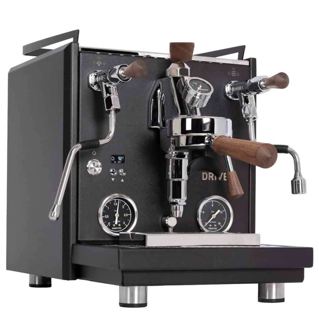 Lieferumfang der Profitec Drive Black mit Multi-Siebträger, Tamper, Sieben und Zubehör