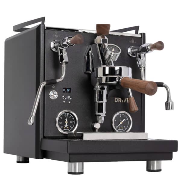 Lieferumfang der Profitec Drive Black mit Multi-Siebträger, Tamper, Sieben und Zubehör
